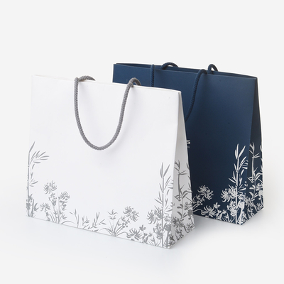 Túi quà tặng giấy nghệ thuật trắng bóng nhiều lớp tùy chỉnh có tay cầm để mua sắm
